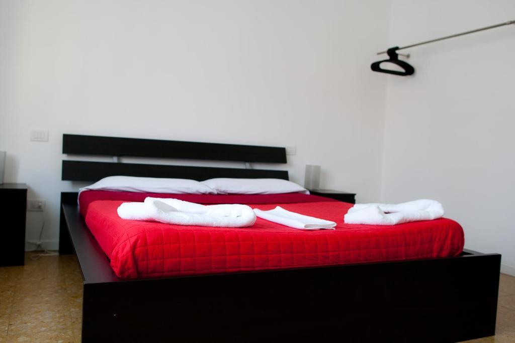 Train Station Airport Hotel Bergamo Room photo
